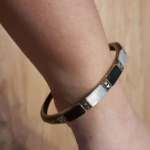 Silver bracelet with mother of pearl and onyx